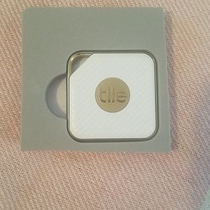 NWOT Tile - phone/key finder